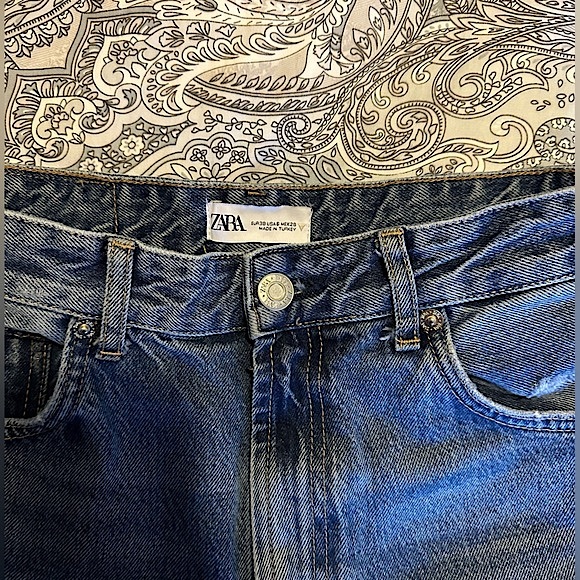 ZARA HIGH RISE WIDE LEG DISTRESSED JEANS - FULL LENGTH - Picture 4 of 7